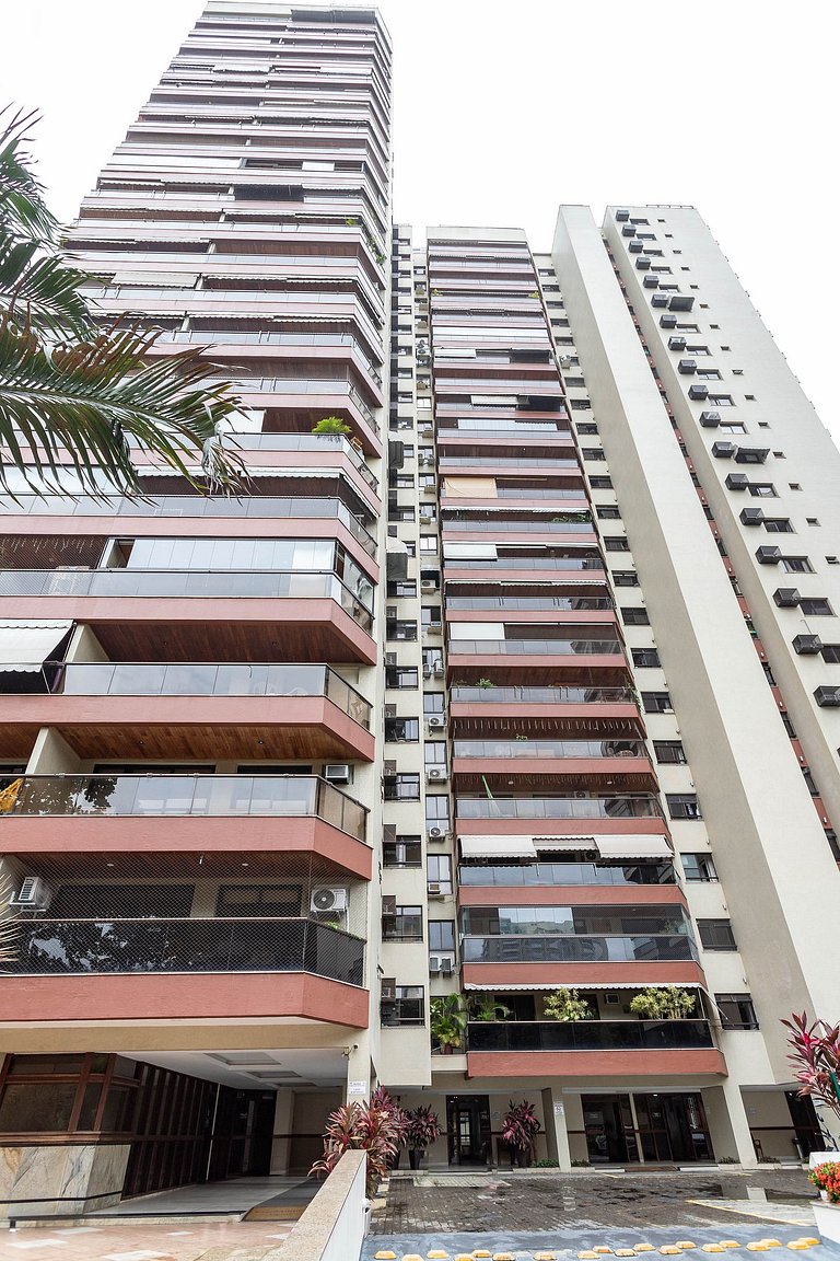 Aproveite o melhor da Barra da Tijuca. 2 quartos com piscina