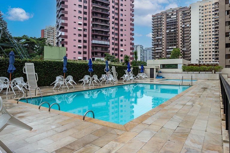Aproveite o melhor da Barra da Tijuca. 2 quartos com piscina