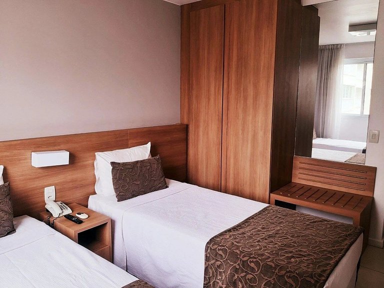 MELHOR Localização na Barra da Tijuca- Apartamento com Ar, w