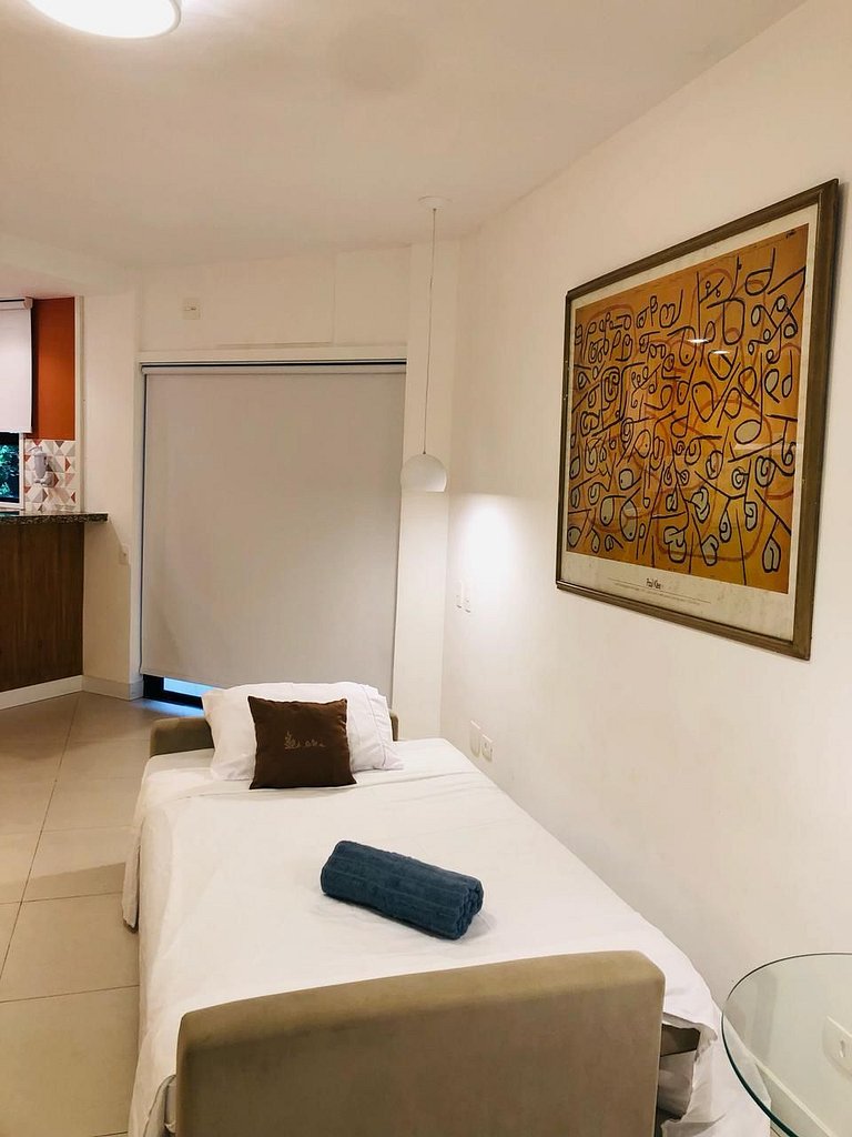 A pé para a Praia de Copacabana e Leme, com vista p montanha