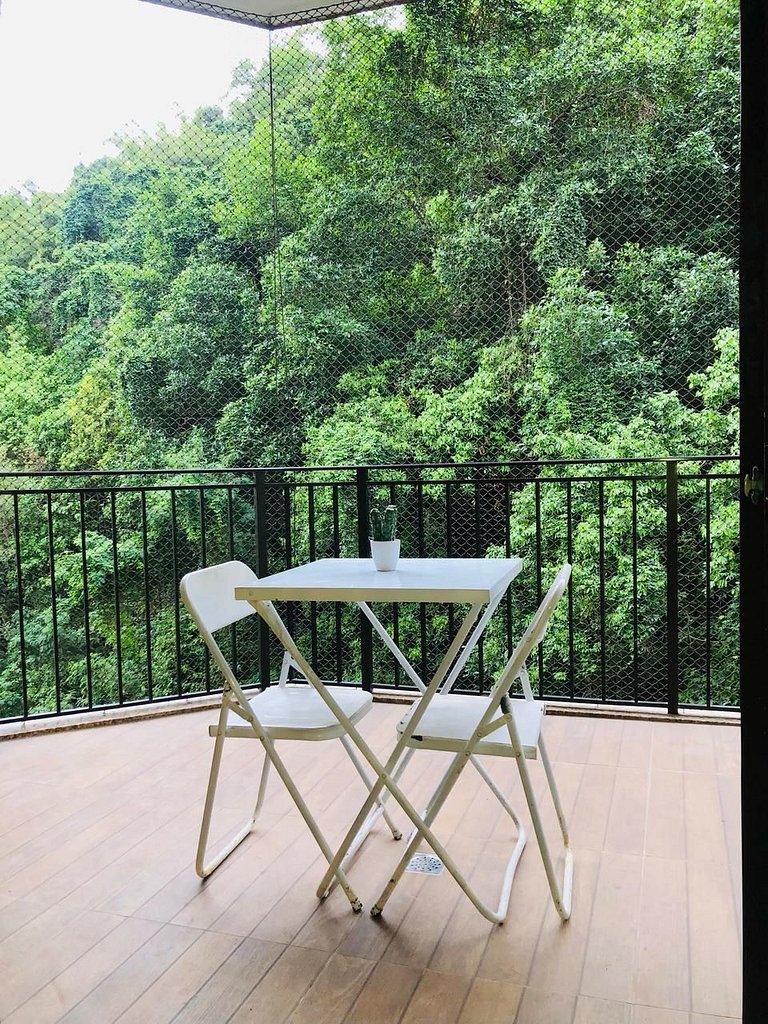 A pé para a Praia de Copacabana e Leme, com vista p montanha