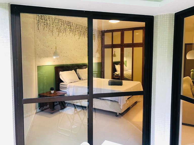 Caminhe p a Praia de Copa, vista p montanha, com piscina e s