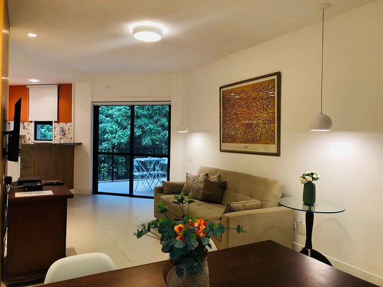 Caminhe p a Praia de Copa, vista p montanha, com piscina e s