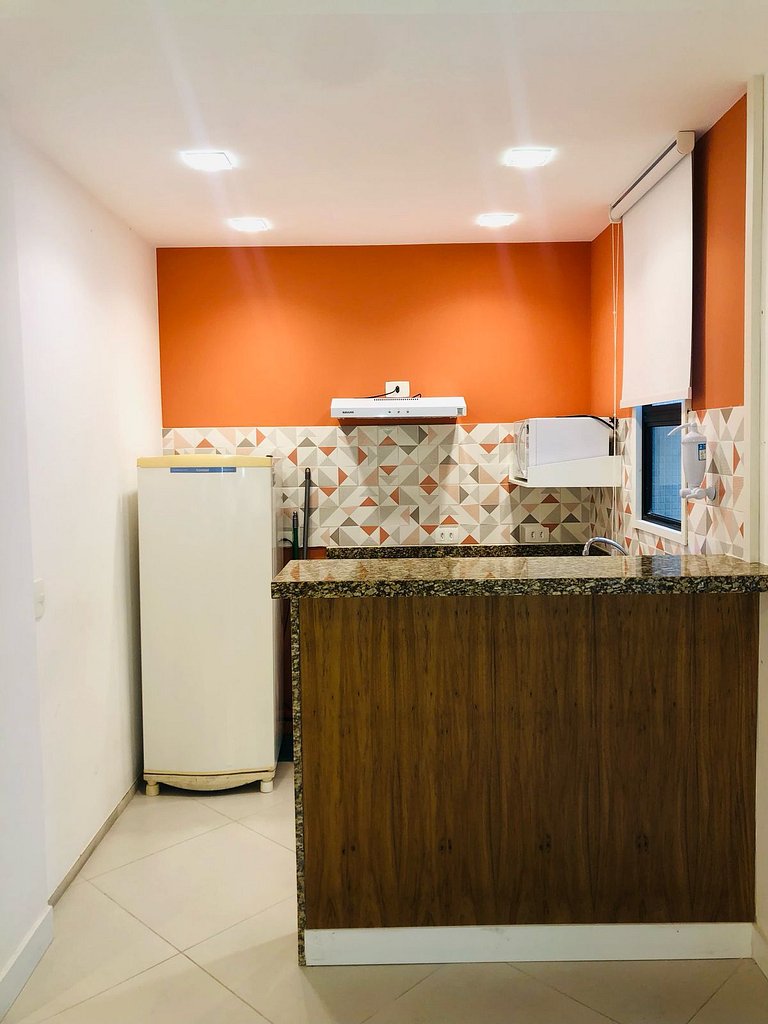 Caminhe p a Praia de Copa, vista p montanha, com piscina e s