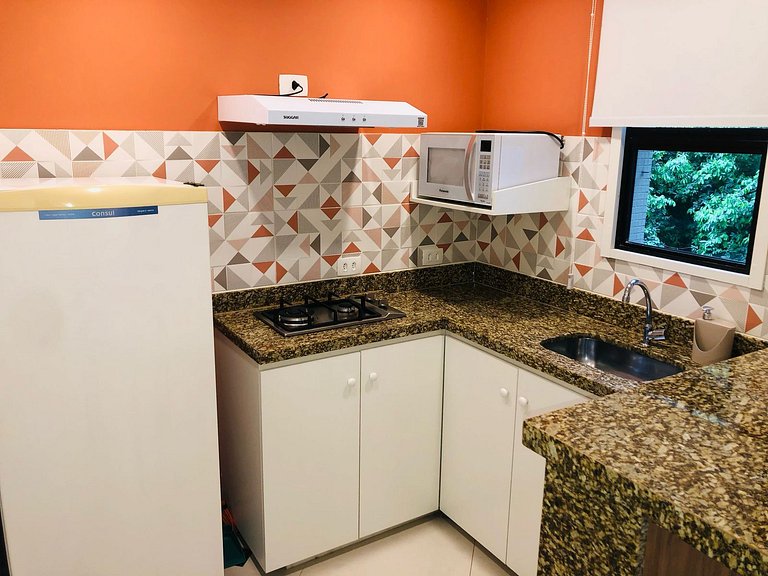 Caminhe p a Praia de Copa, vista p montanha, com piscina e s