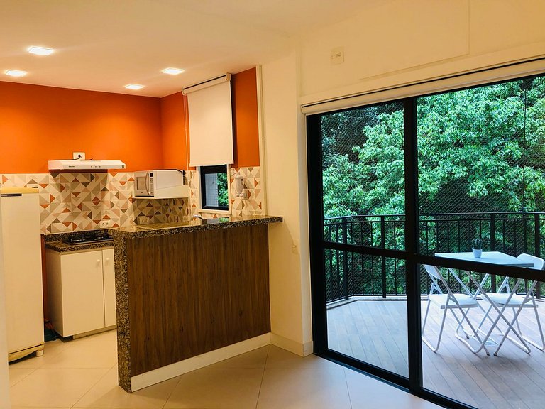 Caminhe p a Praia de Copa, vista p montanha, com piscina e s