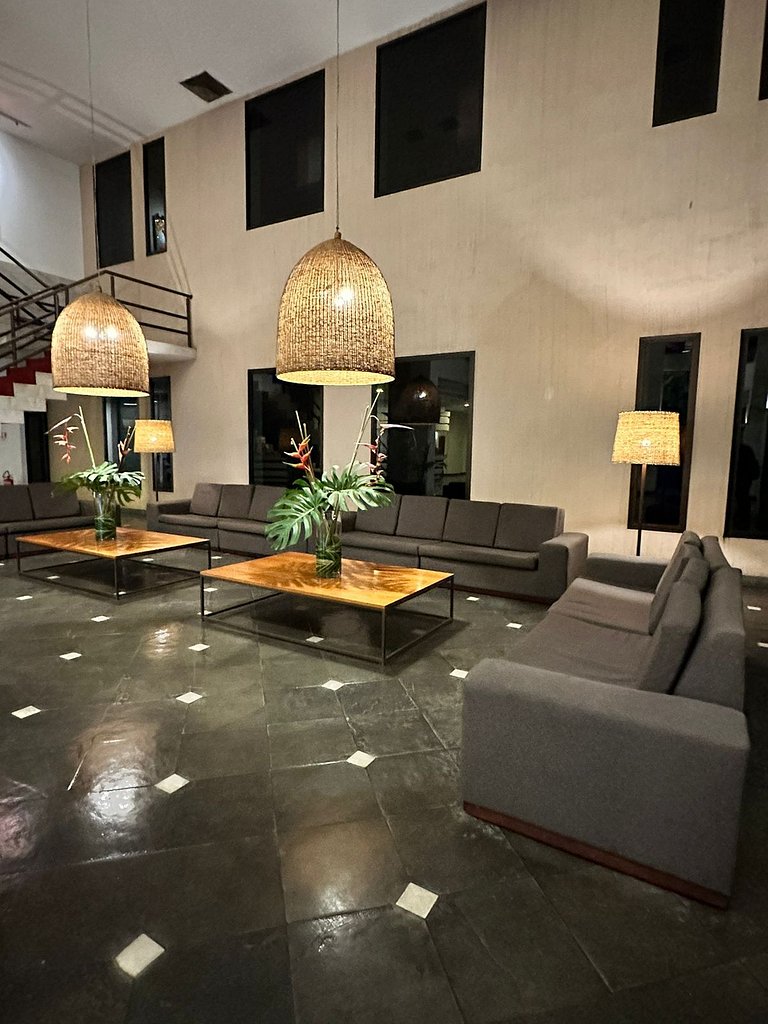 Caminhe p a Praia de Copa, vista p montanha, com piscina e s