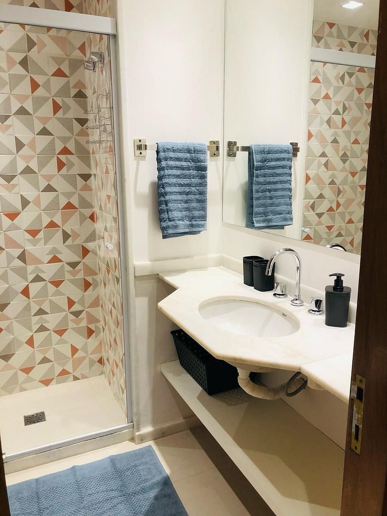 Ao lado do Reveillon de Copacabana, com vista p montanha, pi