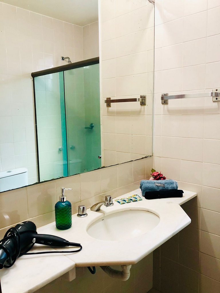 A pé para o mar, piscina e o melhor custo benefício no Leme