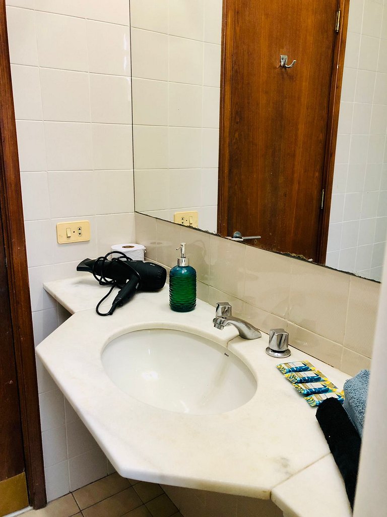 A pé para o mar, piscina e o melhor custo benefício no Leme
