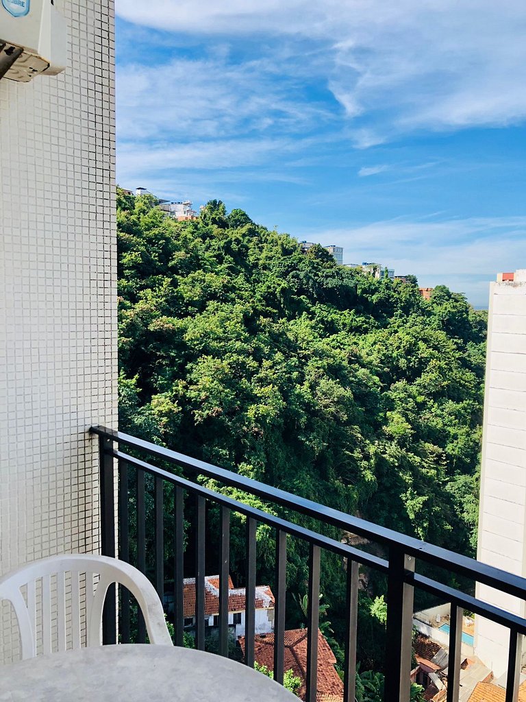A pé para o mar, piscina e o melhor preço no Leme