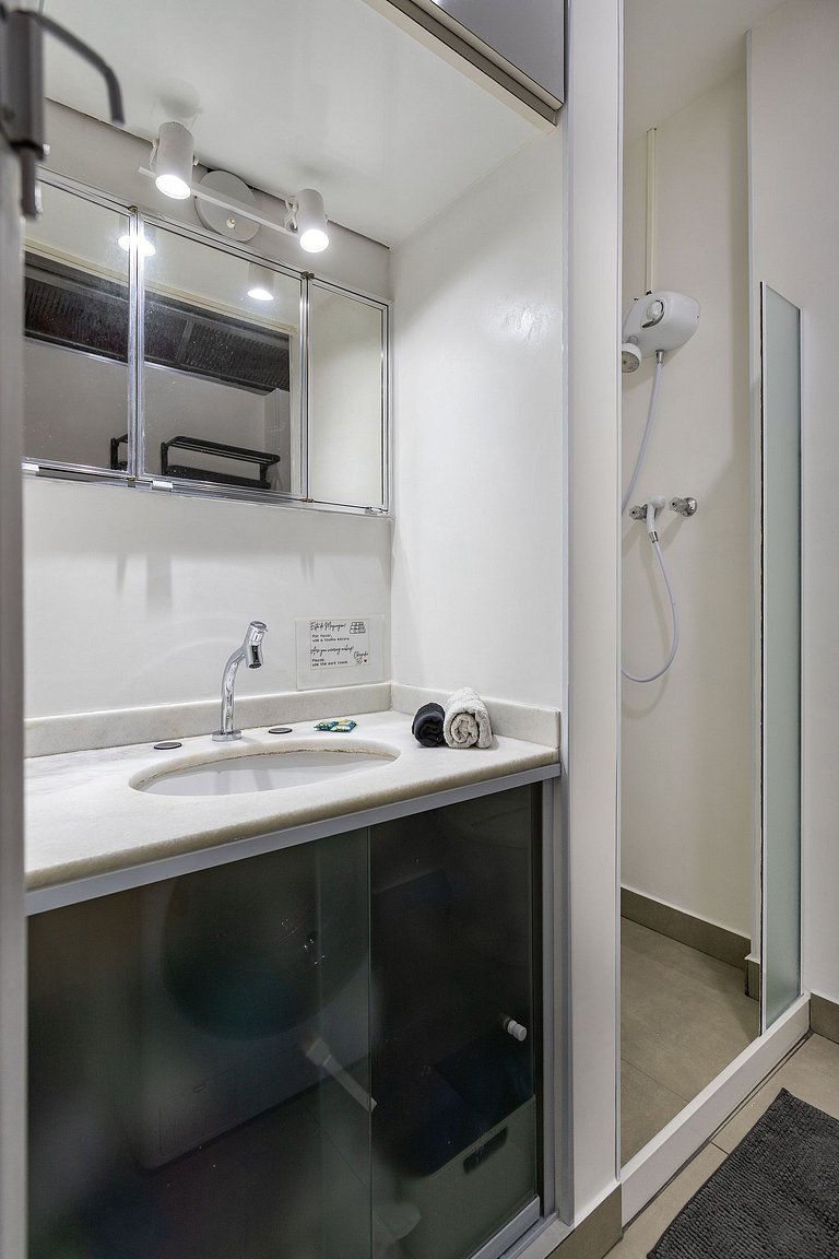 Relax em Copacabana, quarto e sala, 150 mt da Praia, cozinha