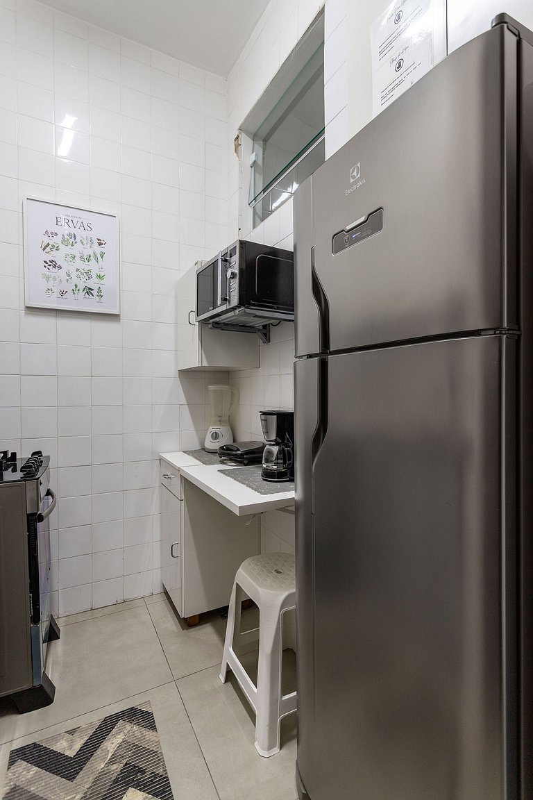 Relax em Copacabana, quarto e sala, 150 mt da Praia, cozinha