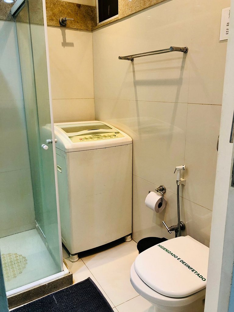 A pé da praia de Copa, studio completo e confortável.