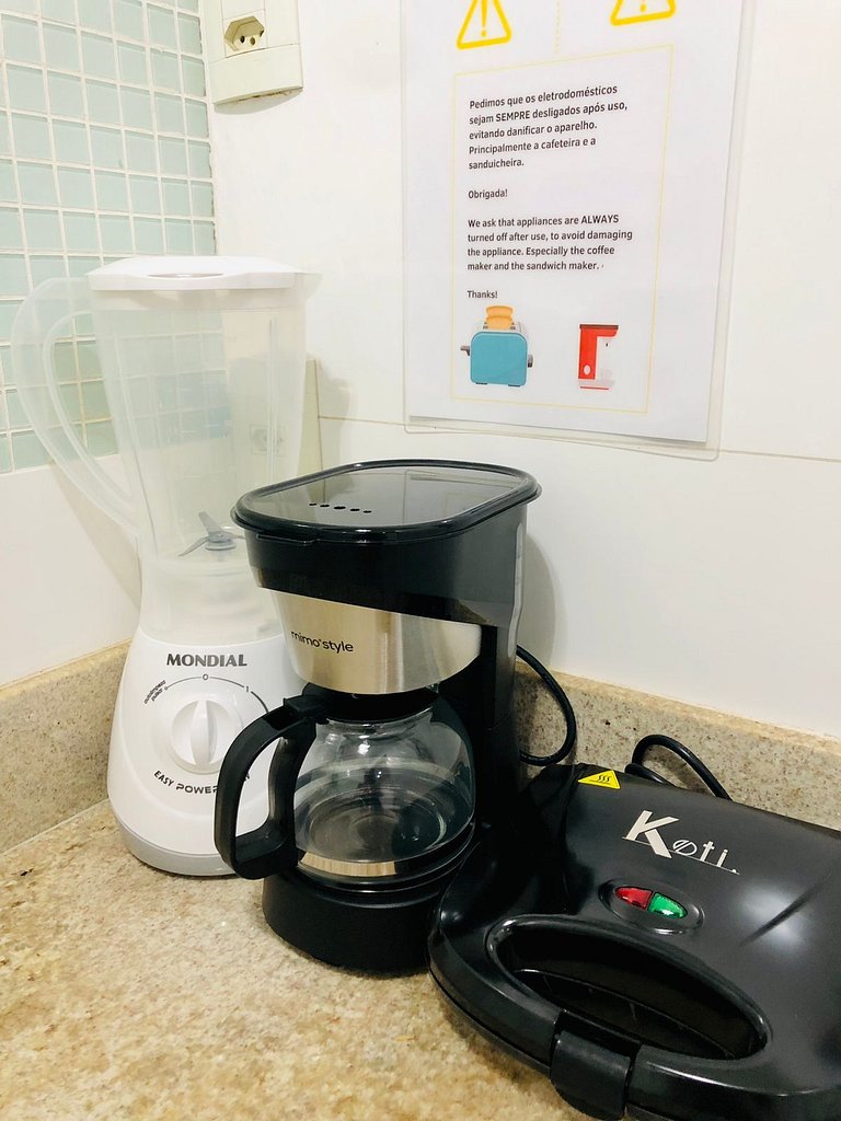 A pé da praia de Copa, studio completo e confortável.