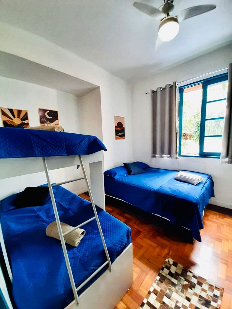 Espaçoso, uma quadra da Praia de Copa, 3 qtos, cozinha compl