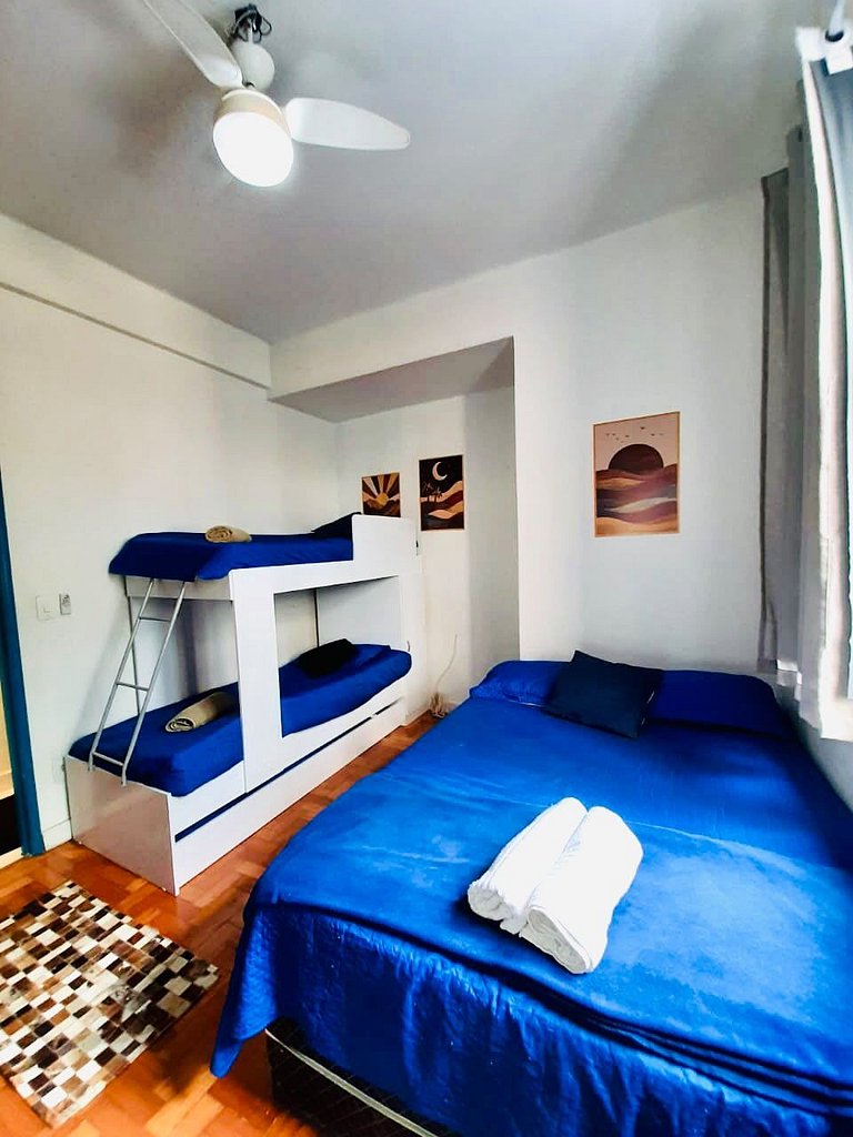 Espaçoso, uma quadra da Praia de Copa, 3 qtos, cozinha compl