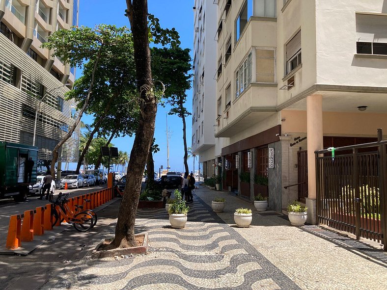 Luxo na esquina da Praia de Copacabana, 2 quartos, completo,