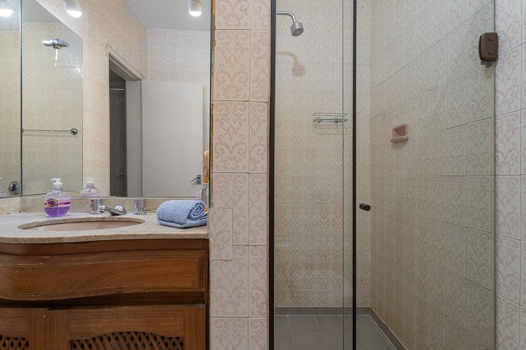 TOP - Apartamento com 2 Quartos em Ipanema com WIFI, lavande